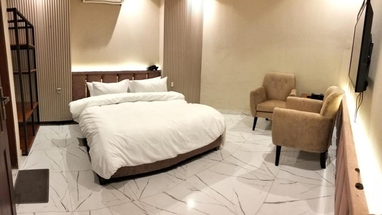 Shelton Boulevard Hotel Lahore Exteriér fotografie
