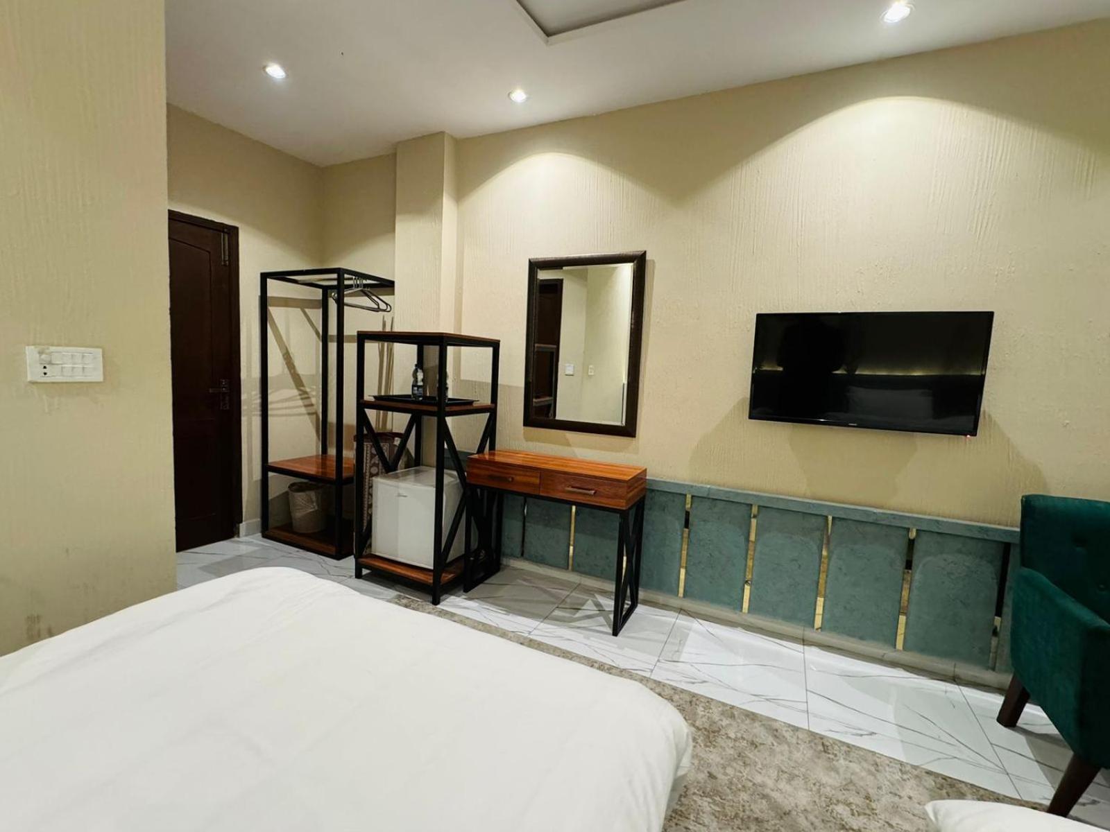 Shelton Boulevard Hotel Lahore Exteriér fotografie